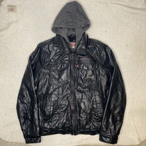 Levi’s Men’s Blackk Faux Leather Hooded Sherpa Lined Trucker Jacket: Size Small